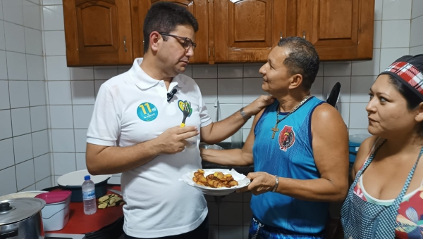 No Mercado da Seis de Agosto, Gladson conversa com comerciantes e promete ampliar recuperação de ramais